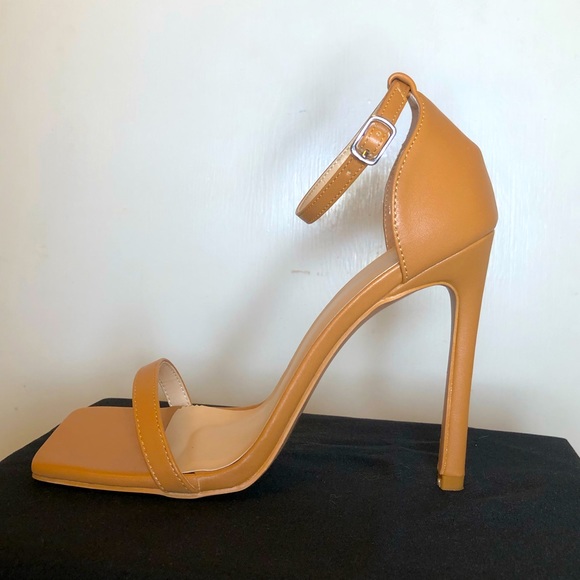 PLT strap square toed heels - Picture 4 of 4